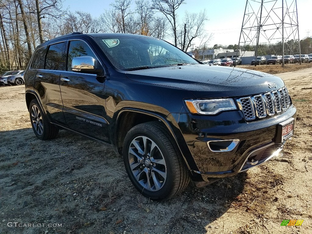 2017 Grand Cherokee Overland 4x4 - Diamond Black Crystal Pearl / Black photo #1