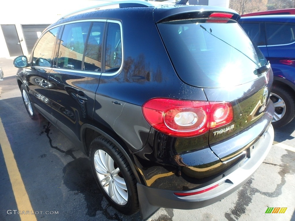 2011 Tiguan SE 4Motion - Deep Black Metallic / Charcoal photo #2