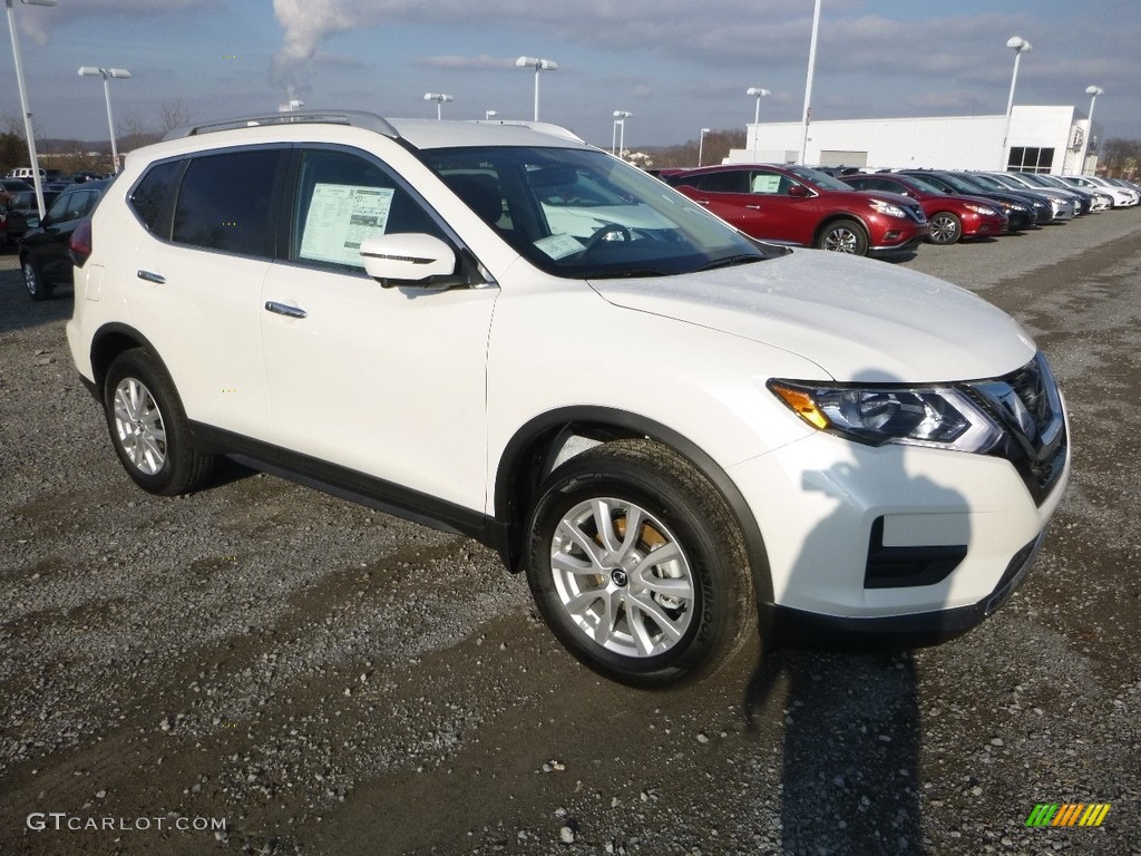 2018 Rogue SV AWD - Pearl White / Charcoal photo #1