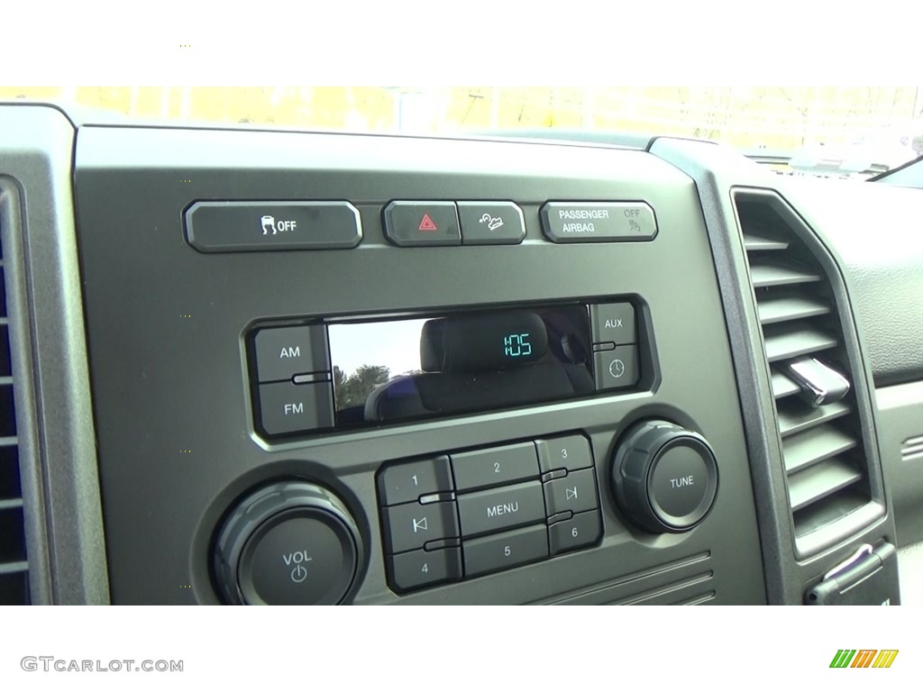 2017 F350 Super Duty XL Regular Cab 4x4 - Race Red / Medium Earth Gray photo #48