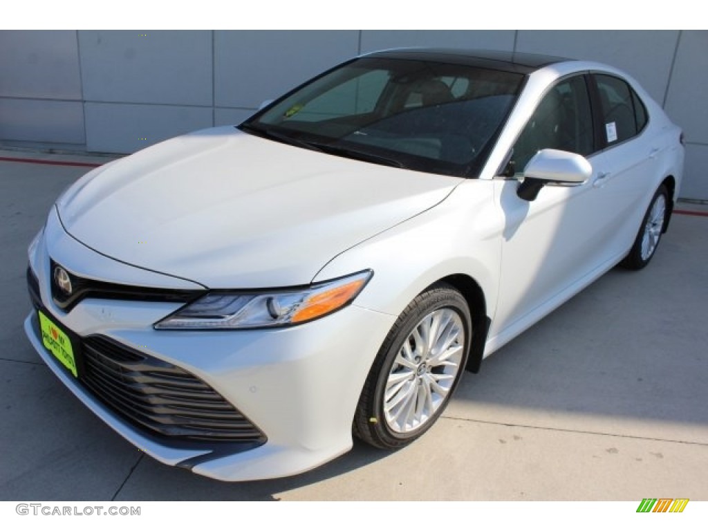 2018 Camry XLE - Wind Chill Pearl / Ash photo #3