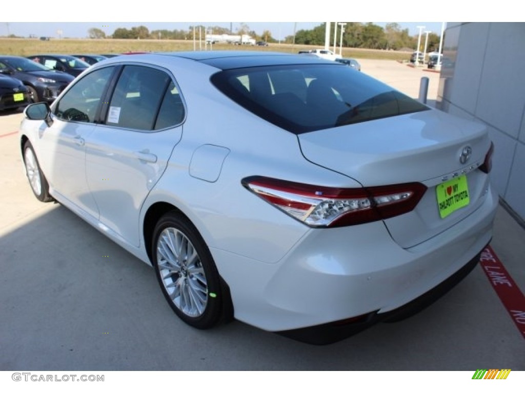 2018 Camry XLE - Wind Chill Pearl / Ash photo #6