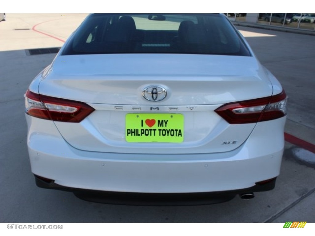 2018 Camry XLE - Wind Chill Pearl / Ash photo #7