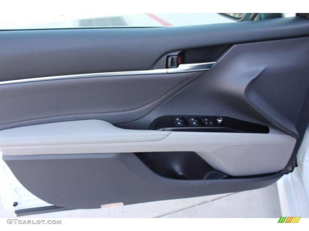 2018 Camry XLE - Wind Chill Pearl / Ash photo #8