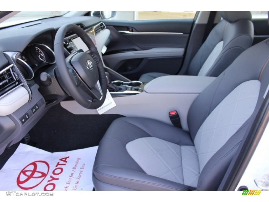 2018 Camry XLE - Wind Chill Pearl / Ash photo #11