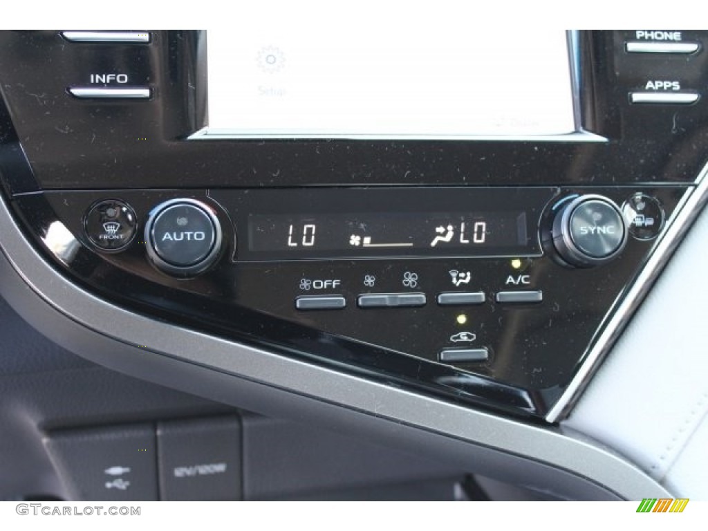2018 Camry XLE - Wind Chill Pearl / Ash photo #14