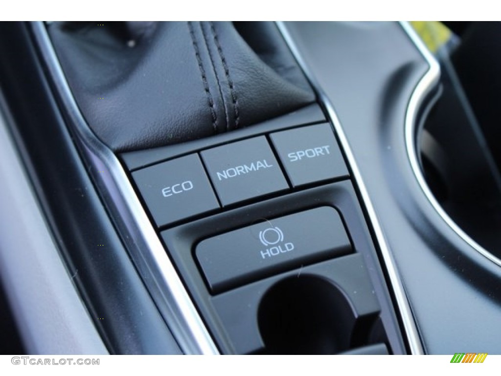 2018 Camry XLE - Wind Chill Pearl / Ash photo #17