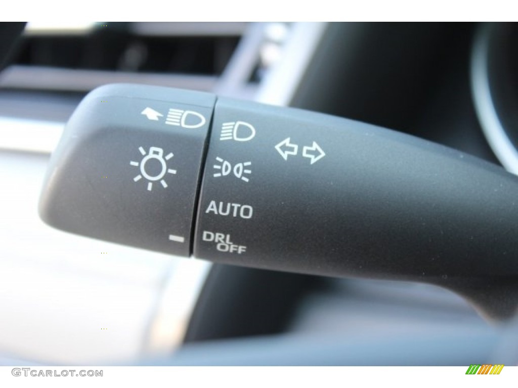 2018 Camry XLE - Wind Chill Pearl / Ash photo #24