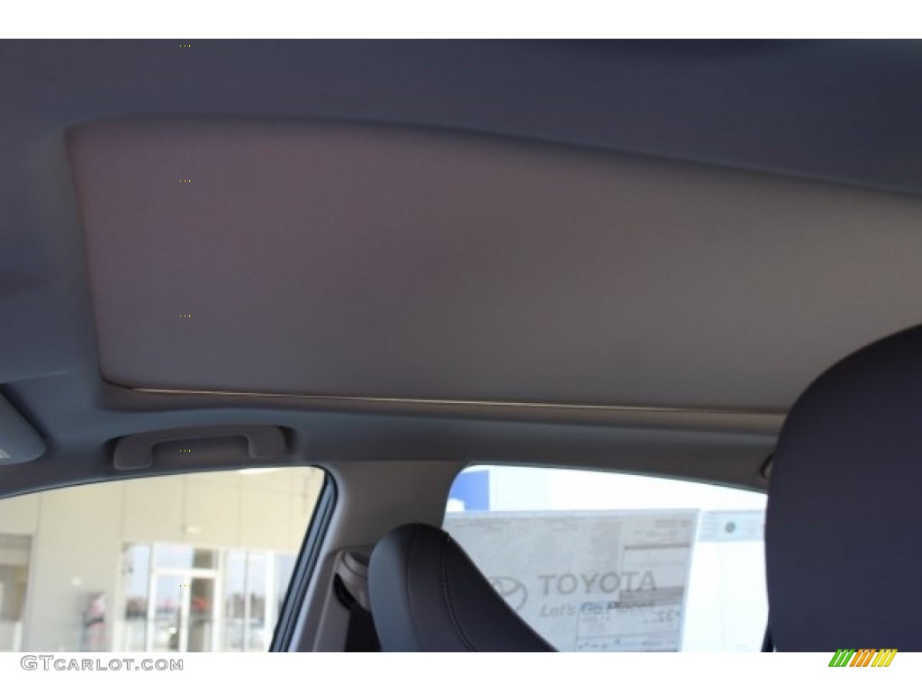 2018 Camry XLE - Wind Chill Pearl / Ash photo #25