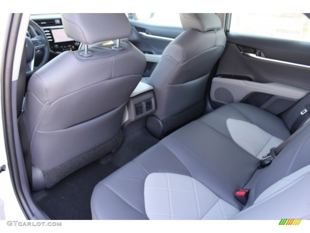 2018 Camry XLE - Wind Chill Pearl / Ash photo #27