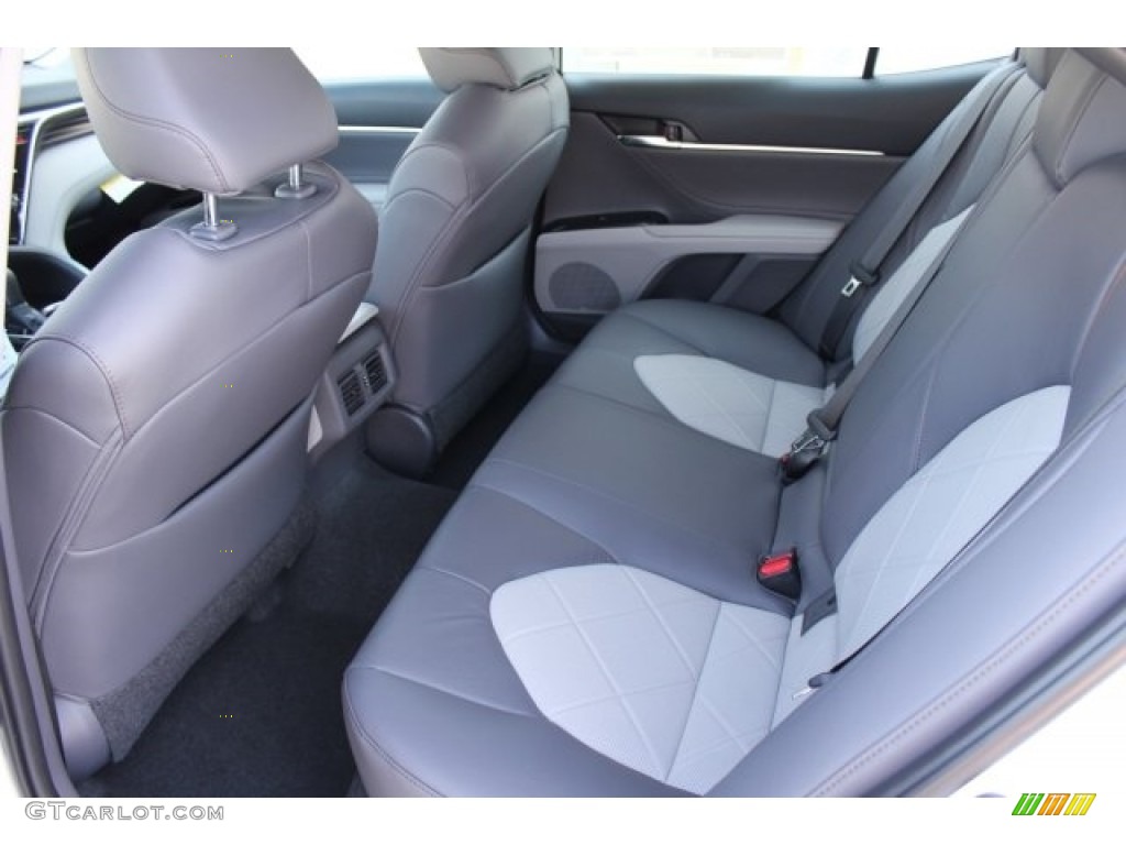 2018 Camry XLE - Wind Chill Pearl / Ash photo #28