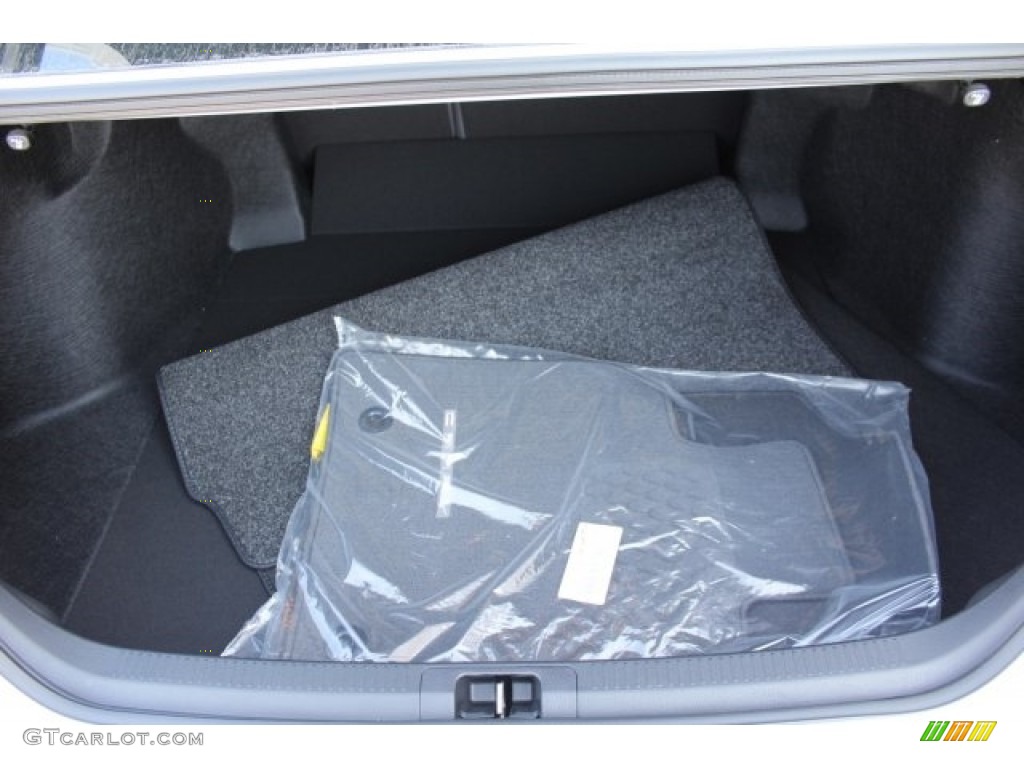2018 Camry XLE - Wind Chill Pearl / Ash photo #31