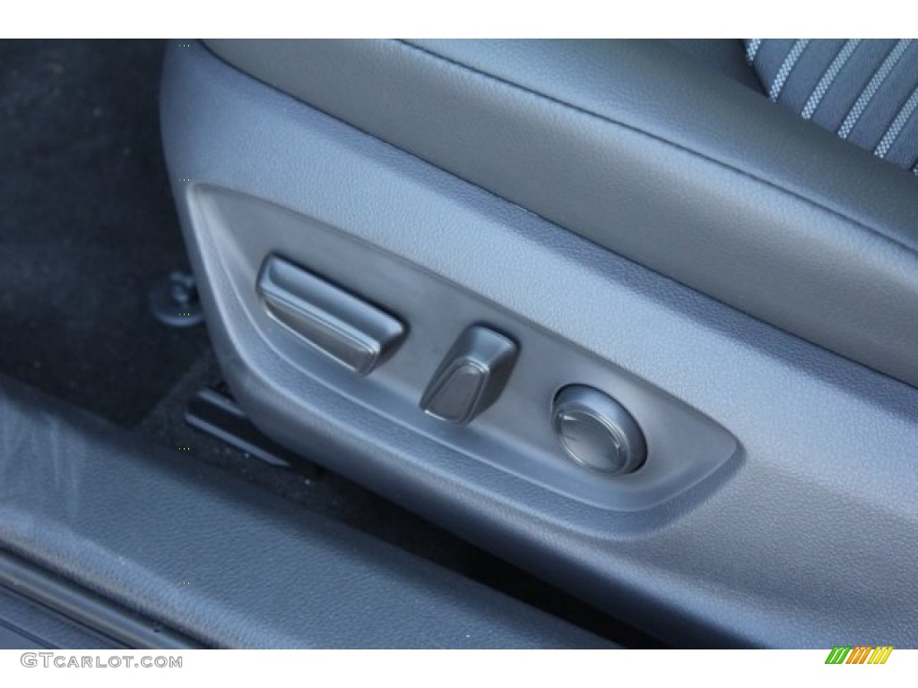 2018 Camry SE - Celestial Silver Metallic / Black photo #10