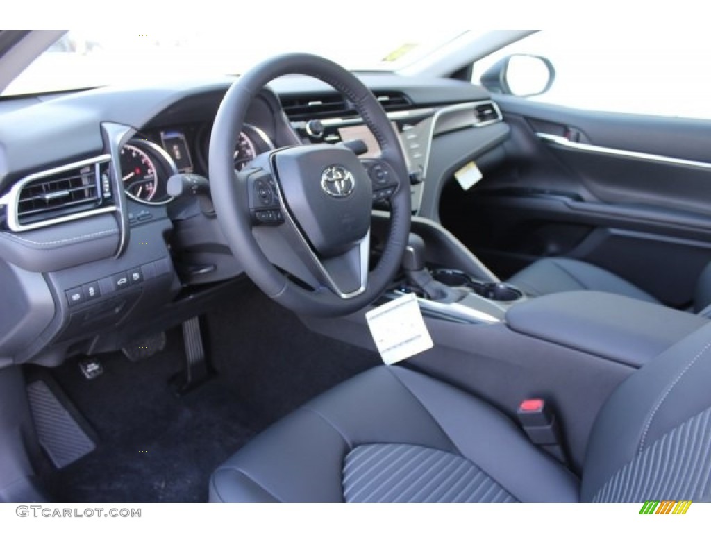 2018 Camry SE - Celestial Silver Metallic / Black photo #11