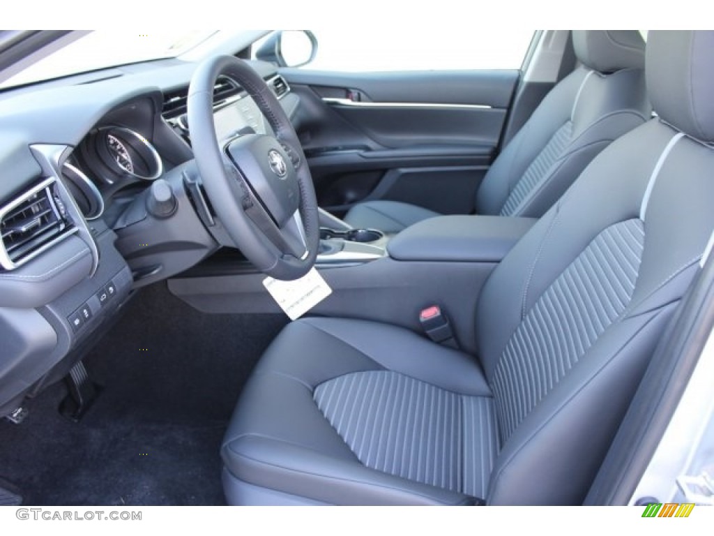 2018 Camry SE - Celestial Silver Metallic / Black photo #12