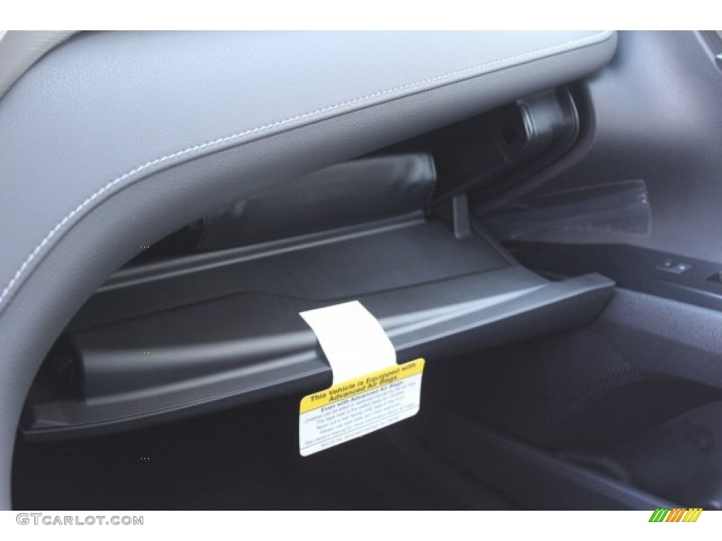 2018 Camry SE - Celestial Silver Metallic / Black photo #19