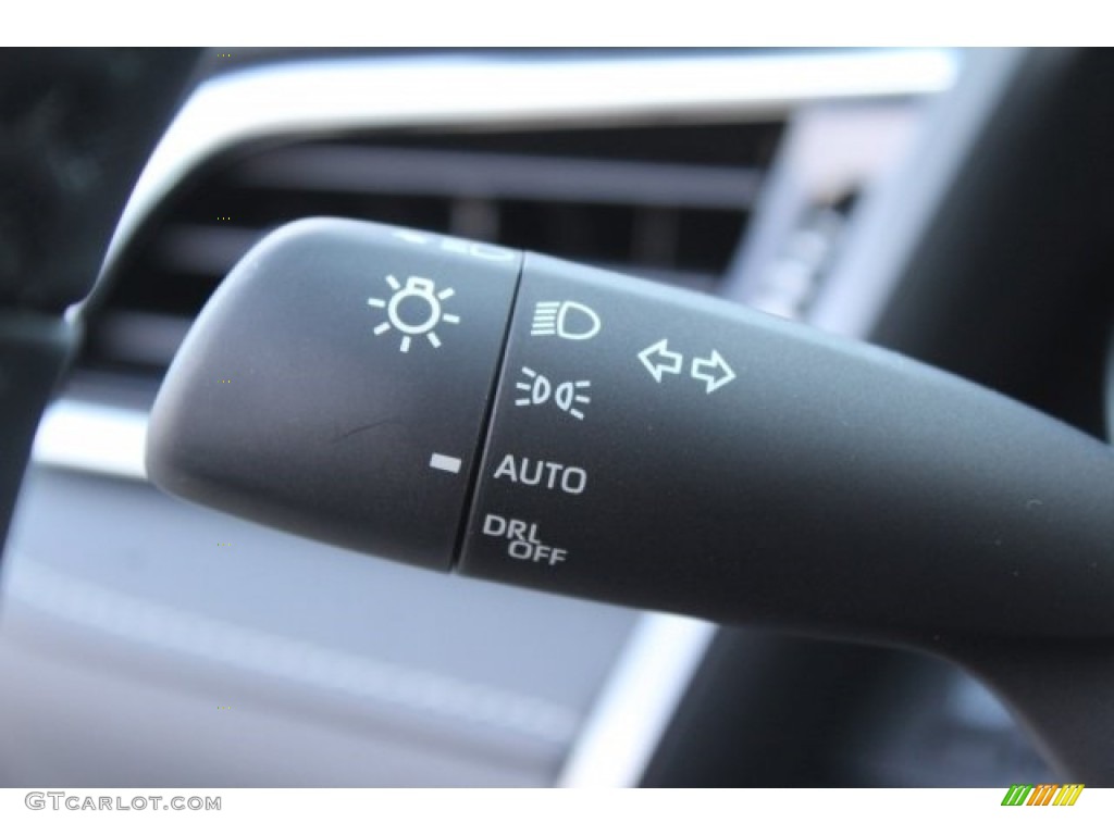 2018 Camry SE - Celestial Silver Metallic / Black photo #24