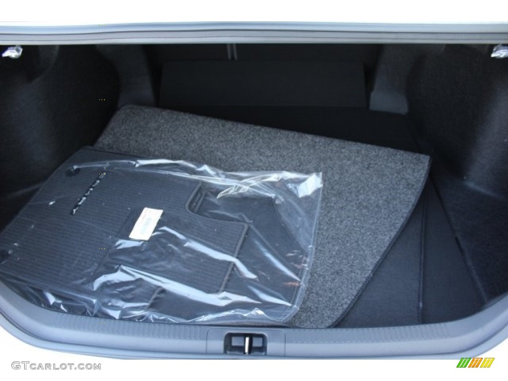 2018 Camry SE - Celestial Silver Metallic / Black photo #32