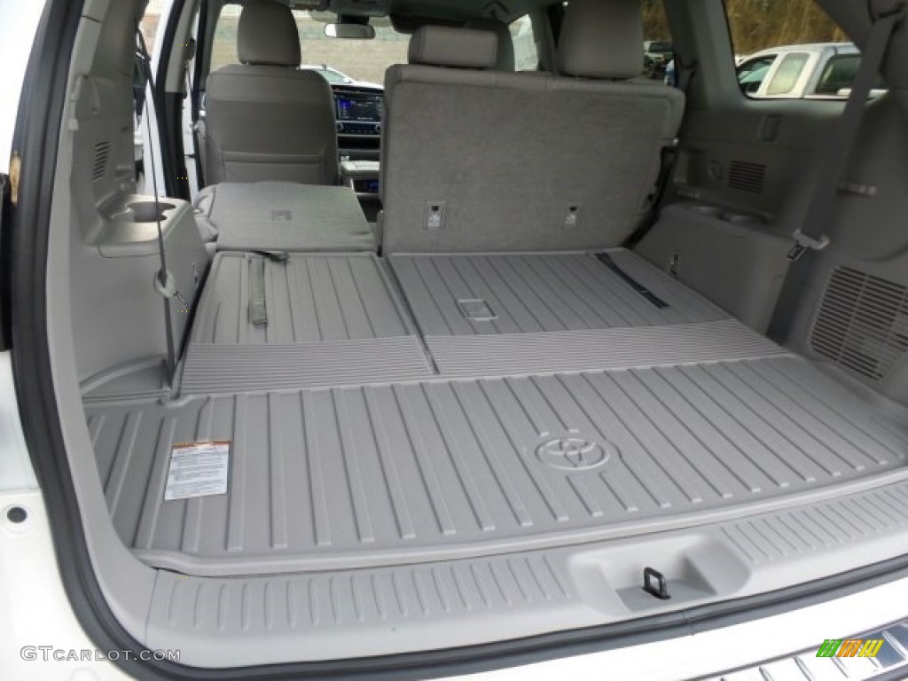2018 Toyota Highlander LE AWD Trunk Photo #124220884