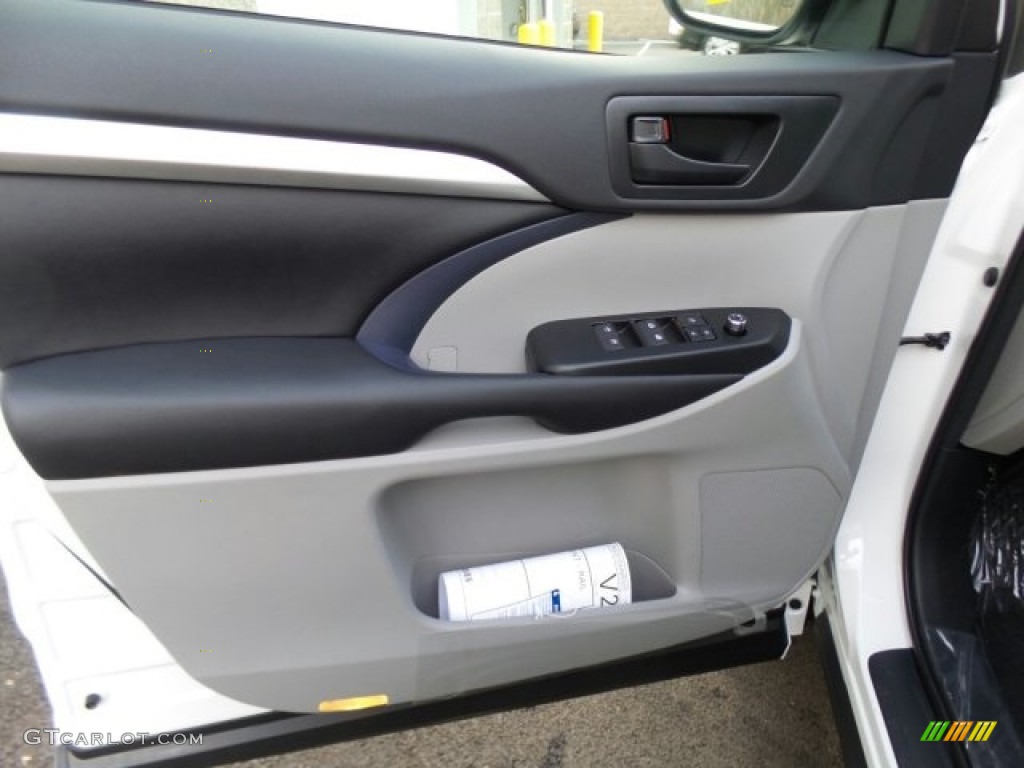 2018 Toyota Highlander LE AWD Door Panel Photos