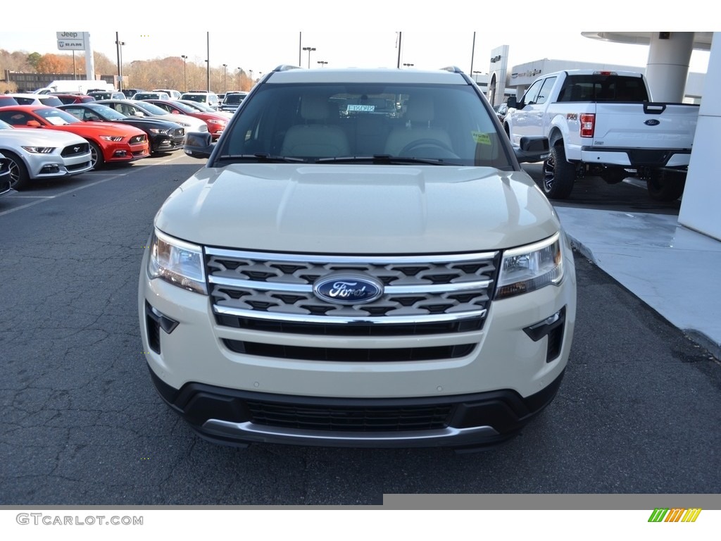 2018 Explorer XLT - Platinum Dune / Medium Stone photo #3