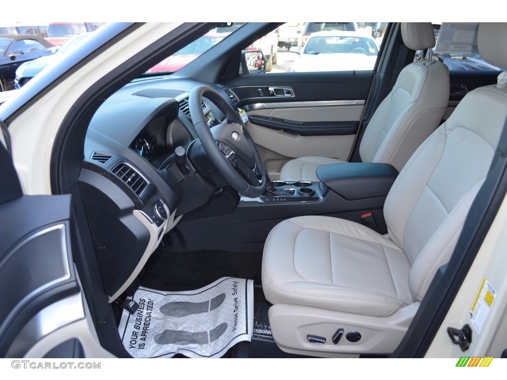 Medium Stone Interior 2018 Ford Explorer XLT Photo #124230418