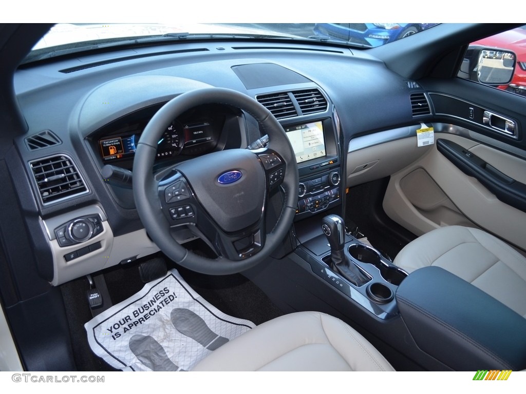 Medium Stone Interior 2018 Ford Explorer XLT Photo #124230463