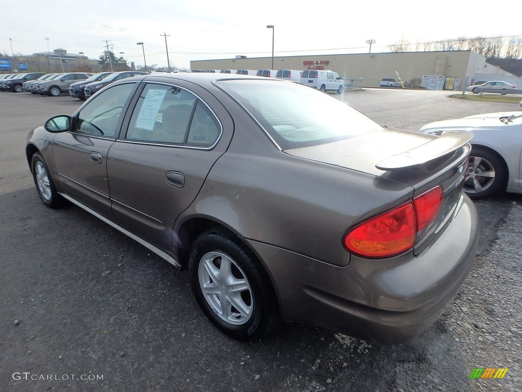2002 Alero GL Sedan - Bronze Mist Metallic / Neutral photo #2