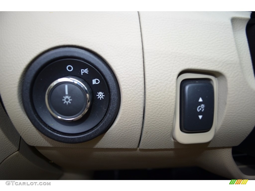 2015 Taurus SEL - Magnetic Metallic / Dune photo #22