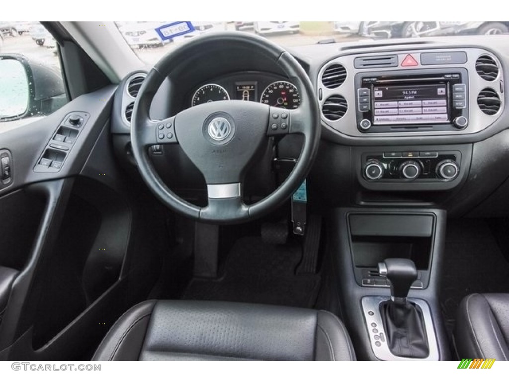 2010 Tiguan S - Alpine Grey Metallic / Charcoal photo #25