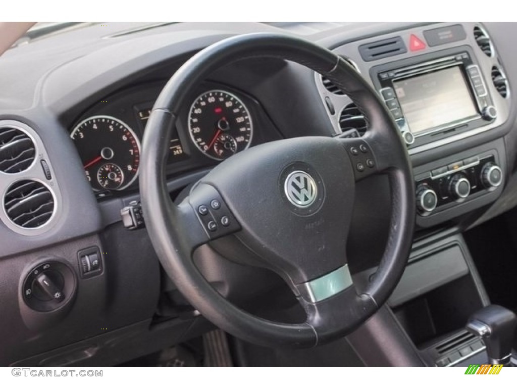 2010 Tiguan S - Alpine Grey Metallic / Charcoal photo #30