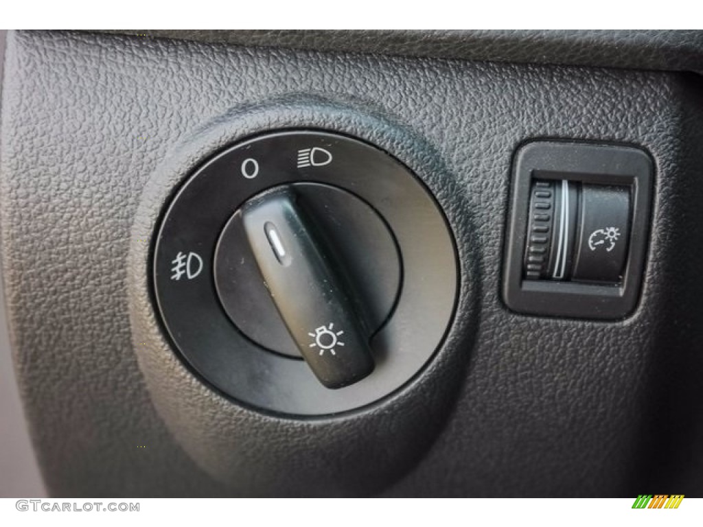 2010 Tiguan S - Alpine Grey Metallic / Charcoal photo #40