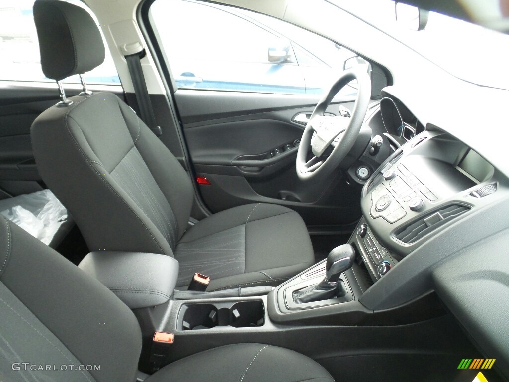 2018 Ford Focus SE Hatch Front Seat Photos