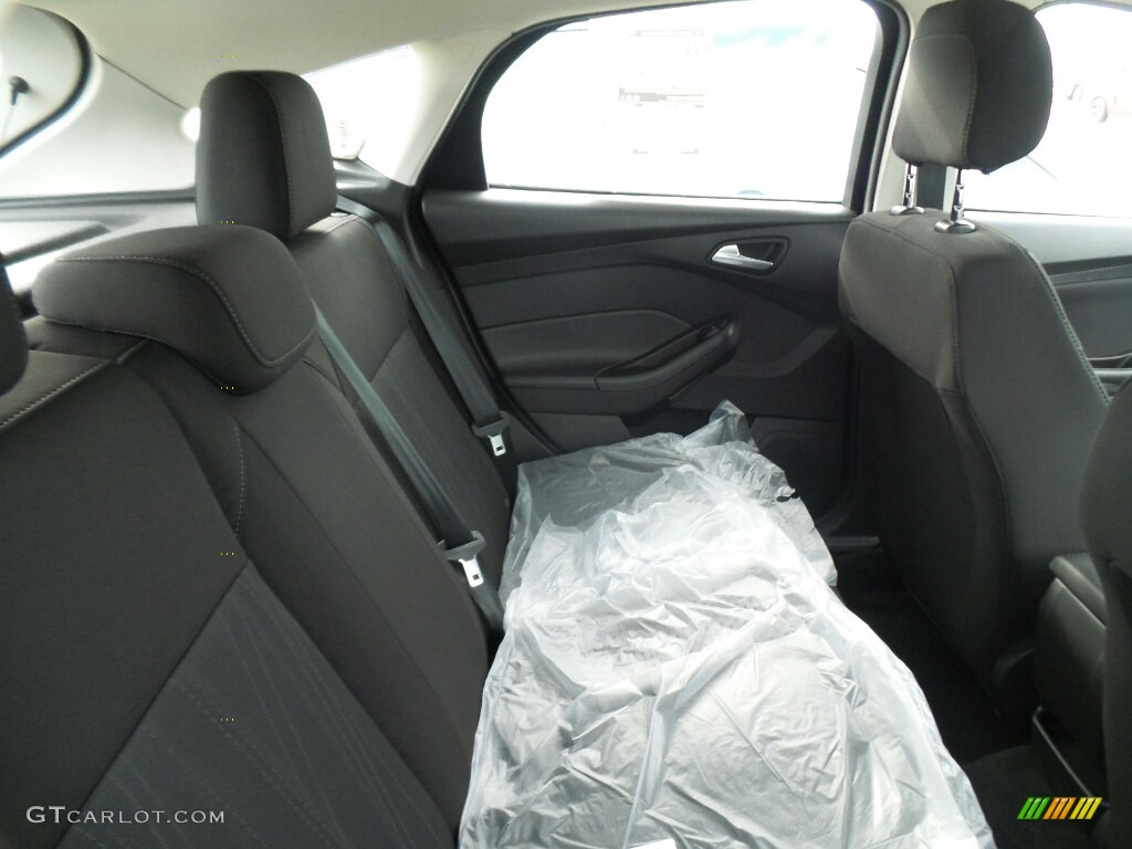 2018 Ford Focus SE Hatch Rear Seat Photo #124261944