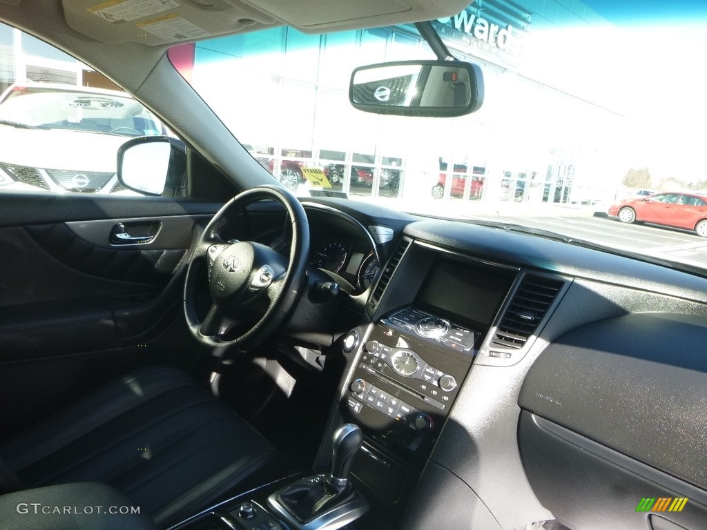 2017 QX70 AWD - Majestic White / Graphite photo #11