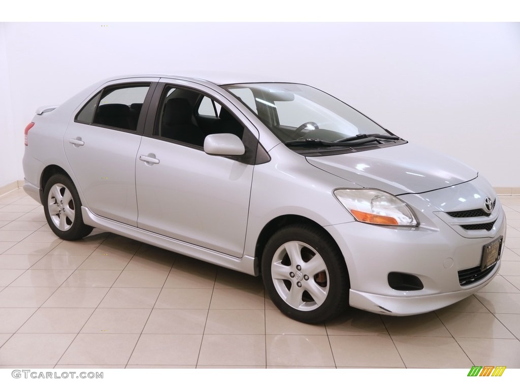 2007 Yaris S Sedan - Silver Streak Mica / Dark Charcoal photo #1
