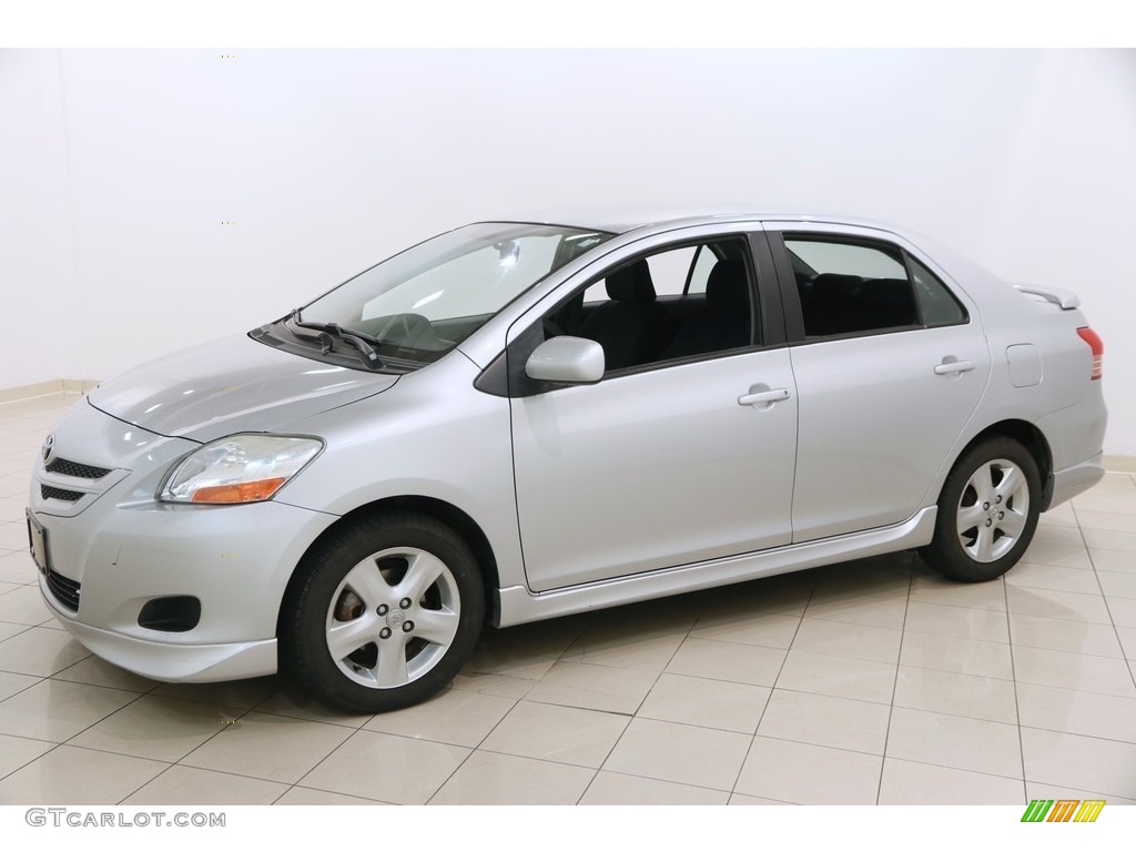 2007 Yaris S Sedan - Silver Streak Mica / Dark Charcoal photo #3