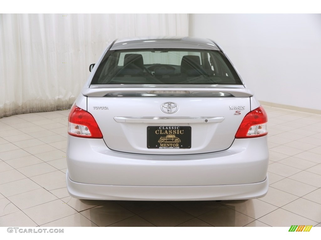 2007 Yaris S Sedan - Silver Streak Mica / Dark Charcoal photo #13