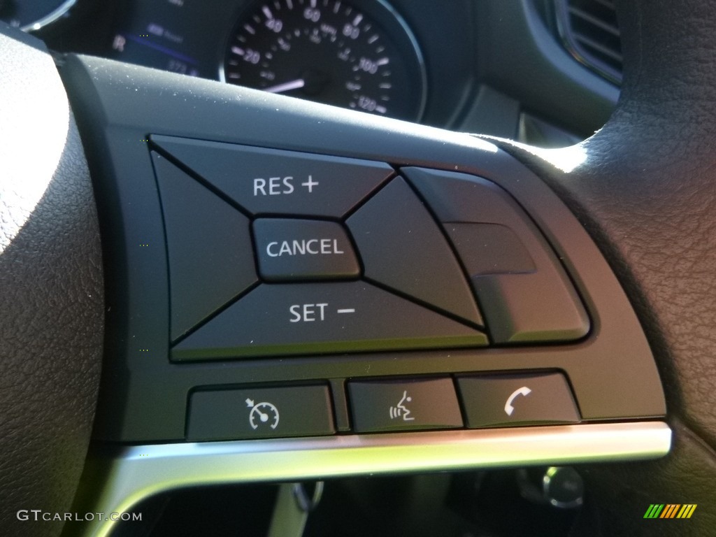 2018 Nissan Rogue S AWD Controls Photo #124268928
