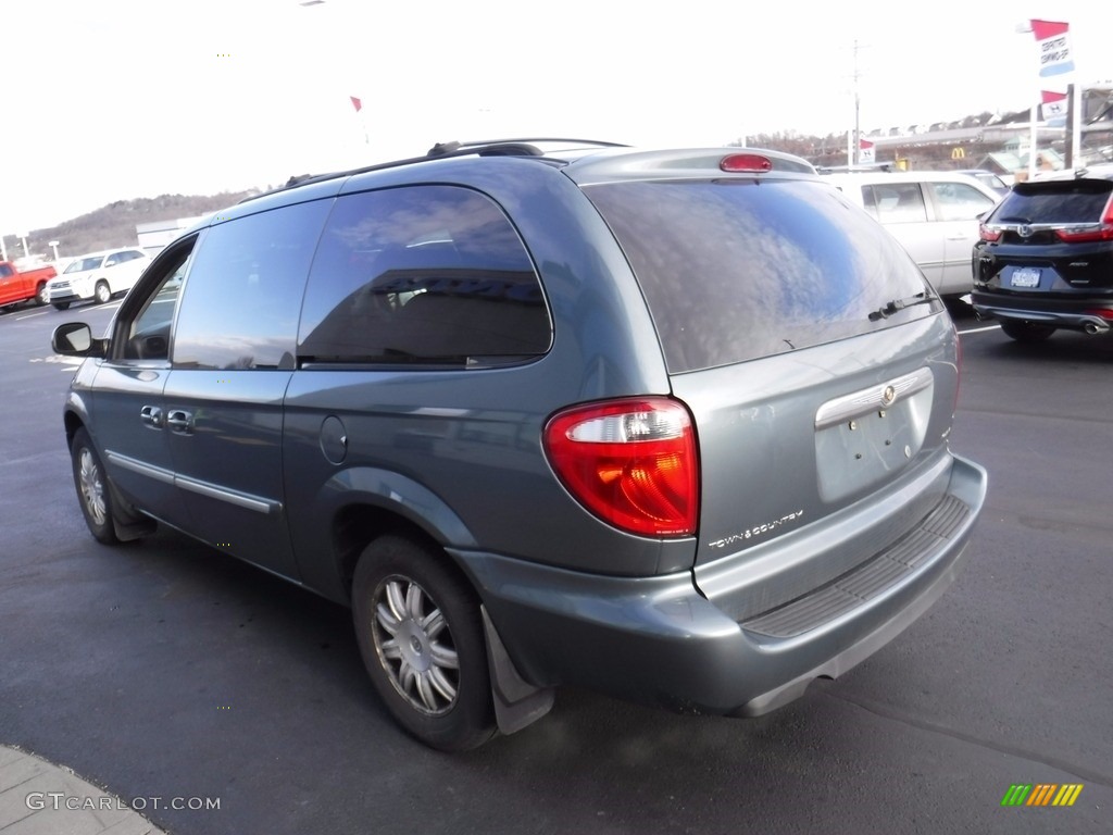 2006 Town & Country Touring - Butane Blue Pearl / Medium Slate Gray photo #7