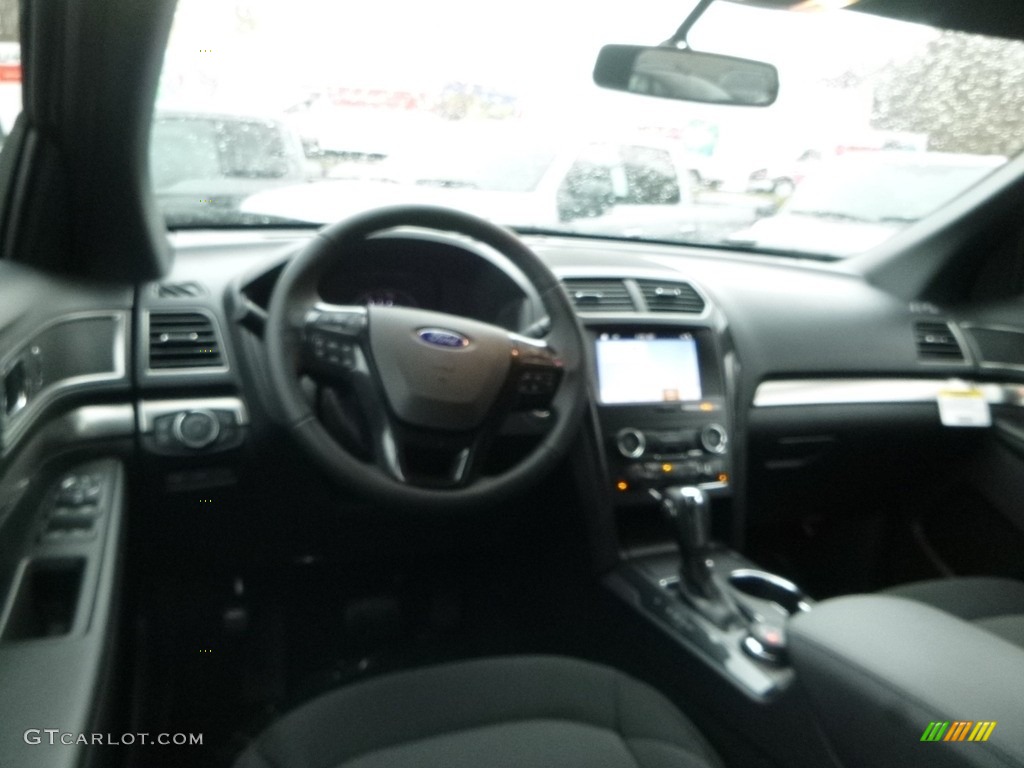 2018 Explorer XLT 4WD - Platinum Dune / Ebony Black photo #10