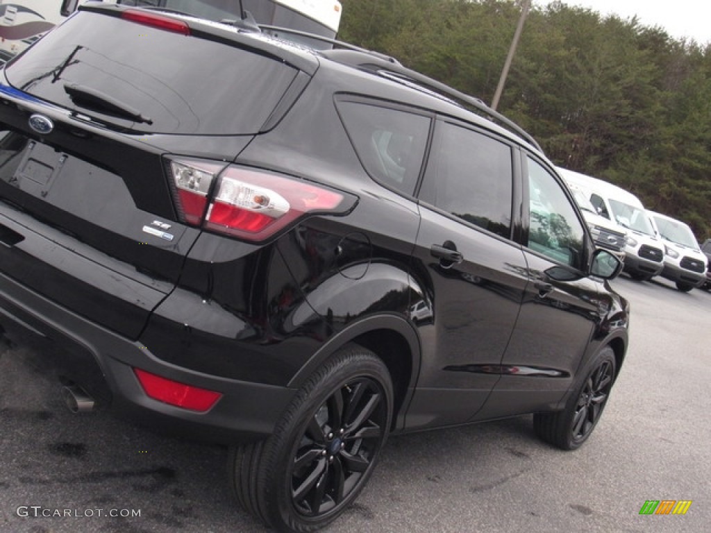 2018 Escape SE 4WD - Shadow Black / Charcoal Black photo #32