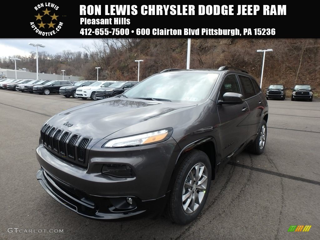 2018 Cherokee Latitude 4x4 - Granite Crystal Metallic / Black photo #1