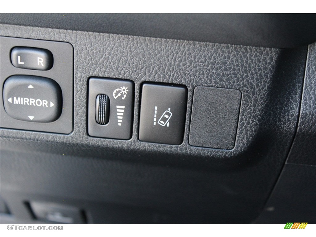 2018 Toyota RAV4 LE Controls Photo #124301520