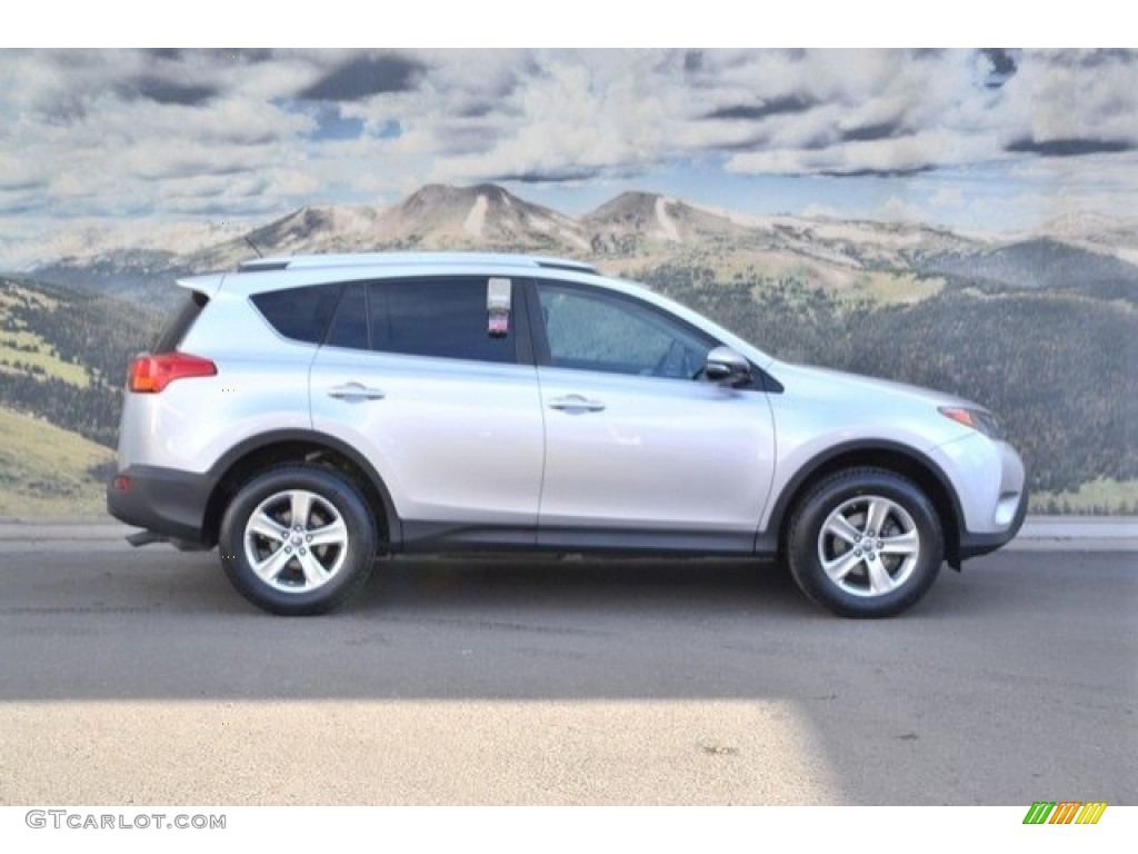 2015 RAV4 XLE - Classic Silver Metallic / Black photo #2