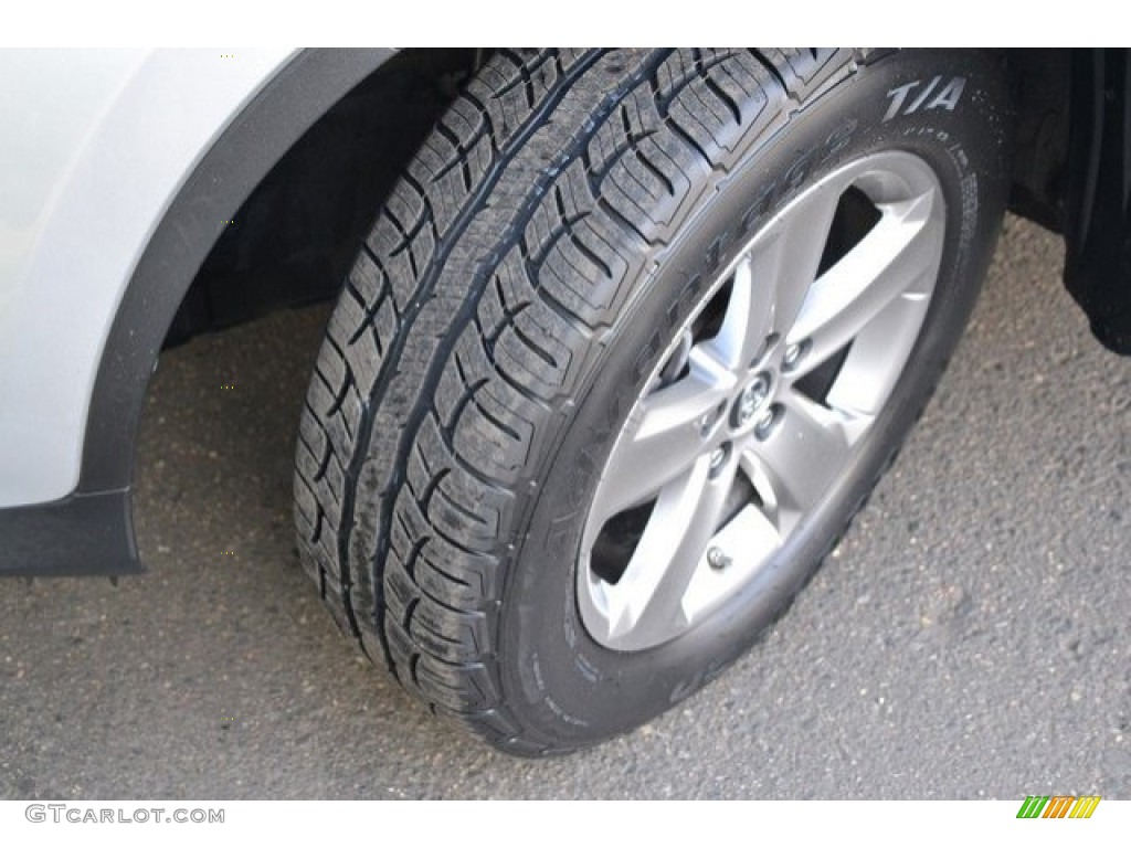 2015 RAV4 XLE - Classic Silver Metallic / Black photo #29