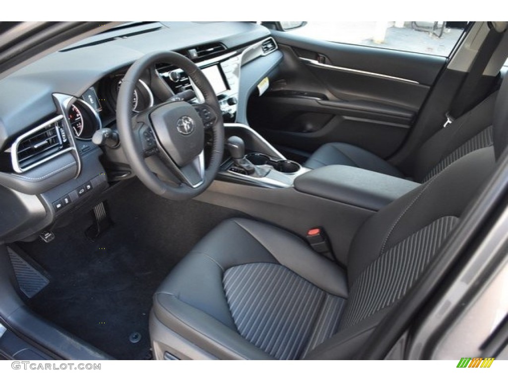 2018 Camry SE - Predawn Gray Mica / Black photo #5