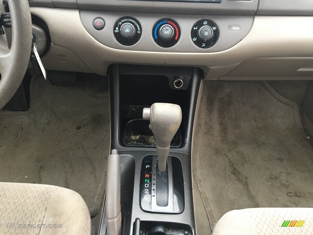 2003 Camry LE V6 - Desert Sand Mica / Taupe photo #12