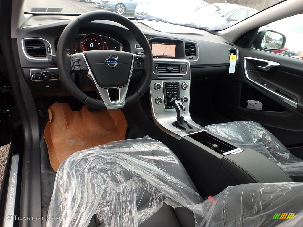 Black Interior 2018 Volvo S60 T5 AWD Photo #124311233