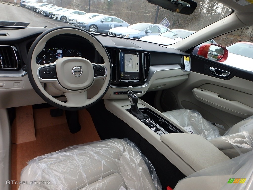 Blonde Interior 2018 Volvo XC60 T5 AWD Momentum Photo #124313177